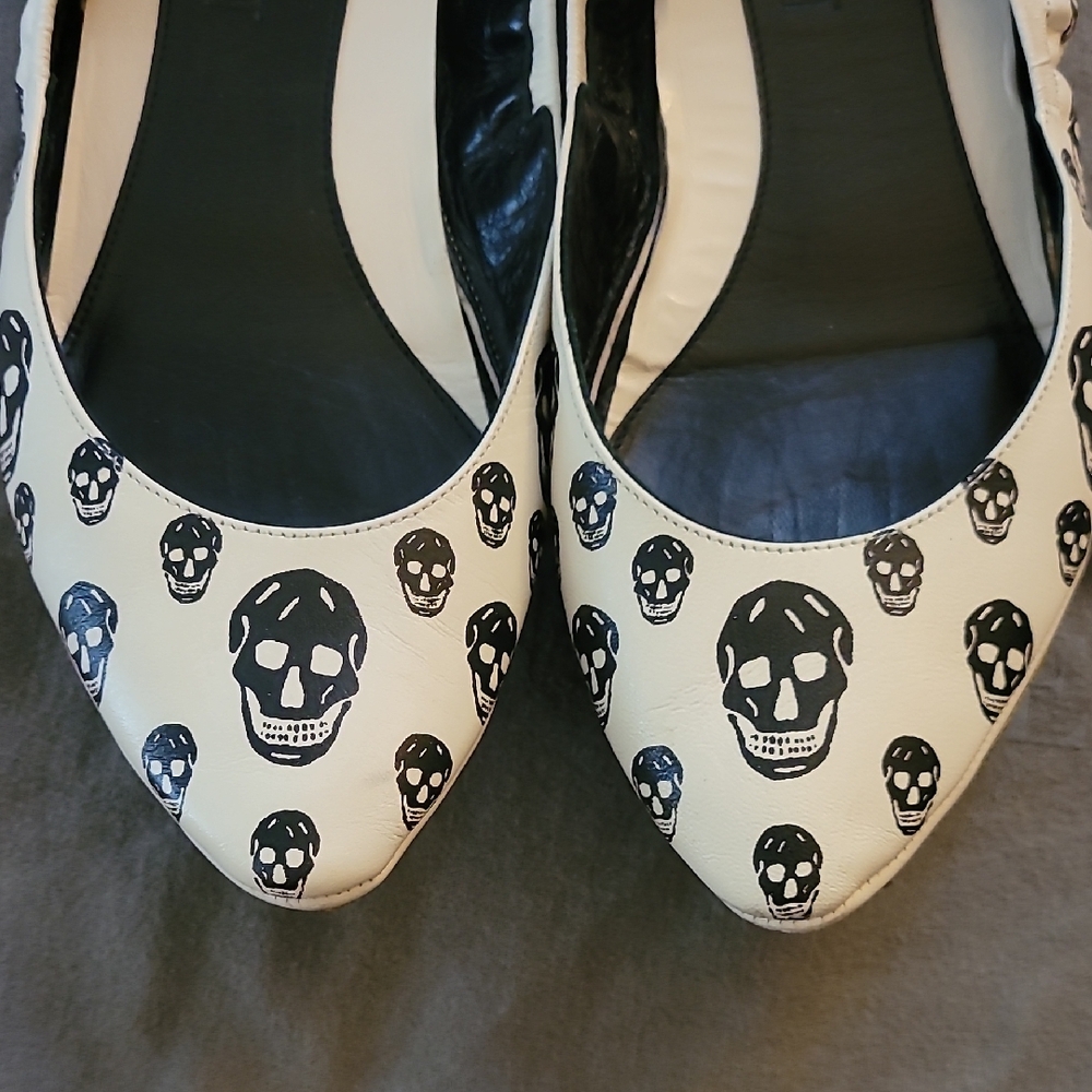 Alexander McQueen Women's Flats - Picture 5 of 9